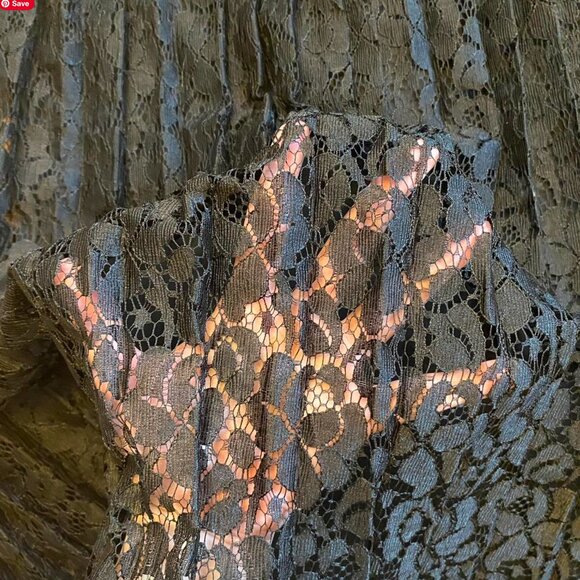 BANANA REPUBLIC || LACE PLEATED MIDI SKIRT - Picture 3 of 4